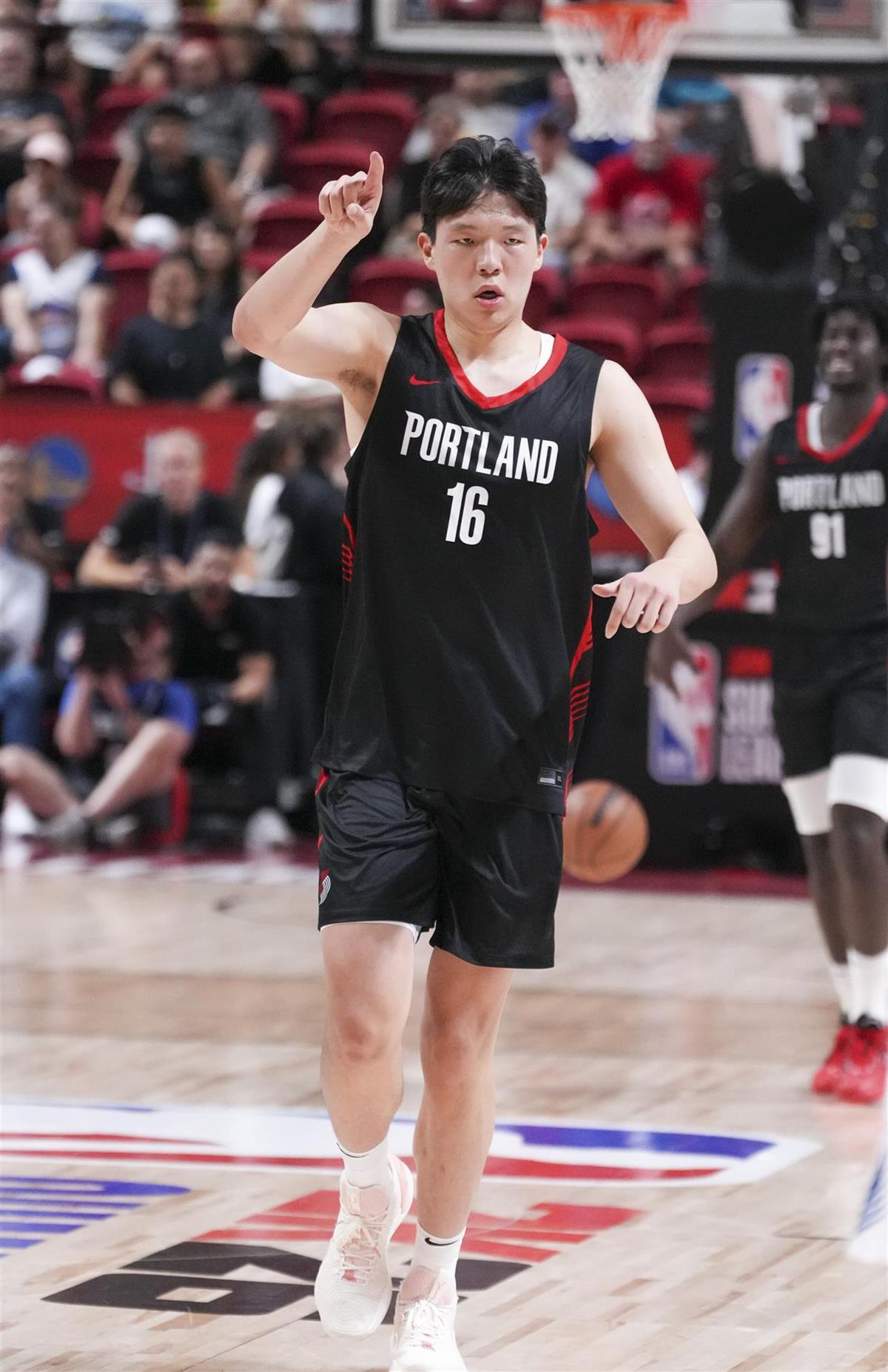 10分4篮板5助攻1抢断3盖帽，NBA夏季联赛杨瀚森完美亮相
